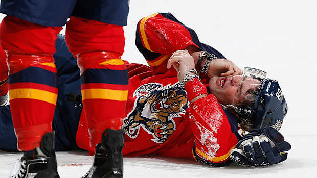 jaromir-jagr-panthers-loses-teeth.jpg